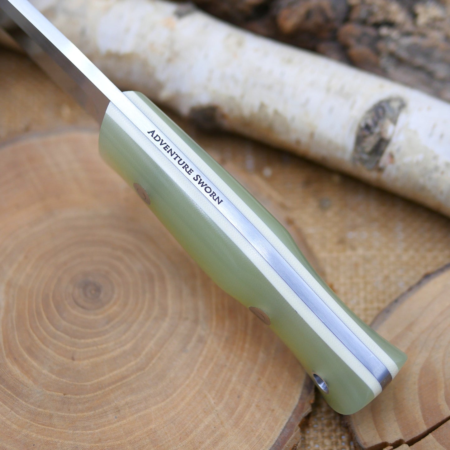 Huntsman: Jade Ghost & Ivory G10