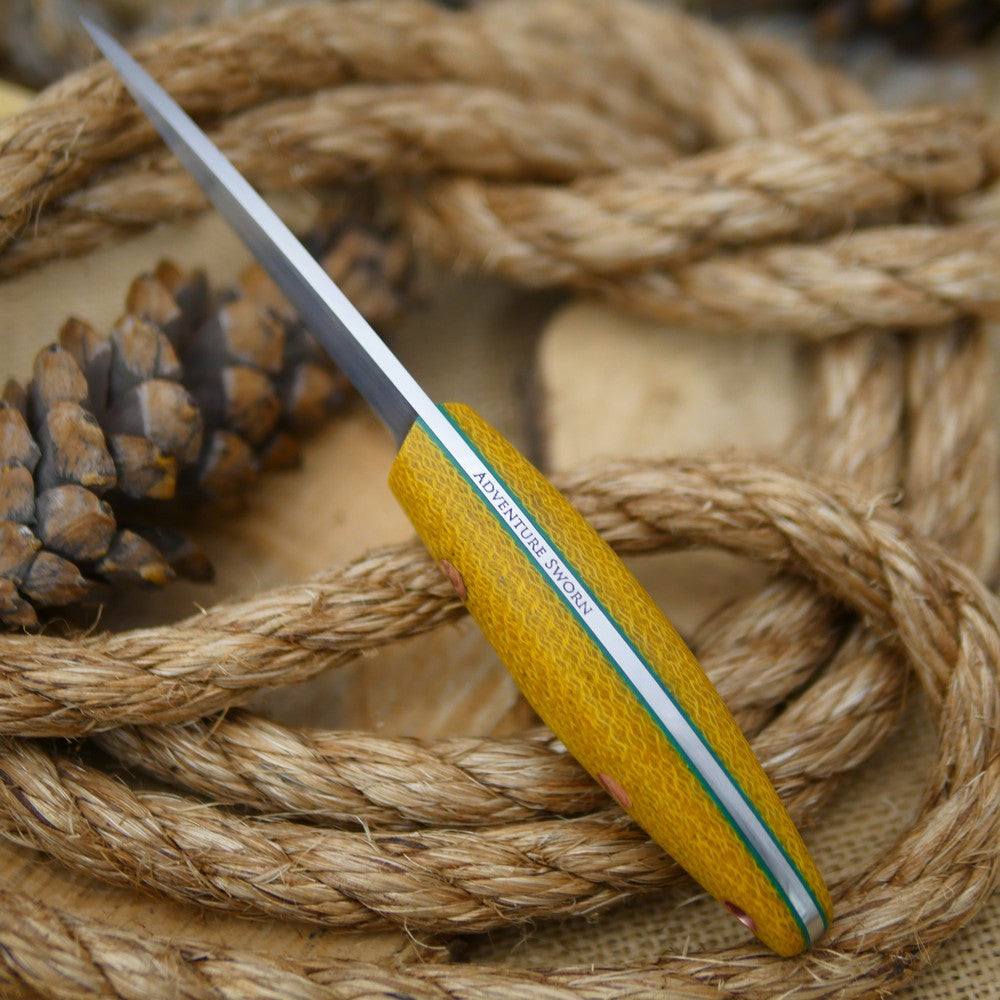 Wayfarer: Yellow Burlap & Kelly Green Liners