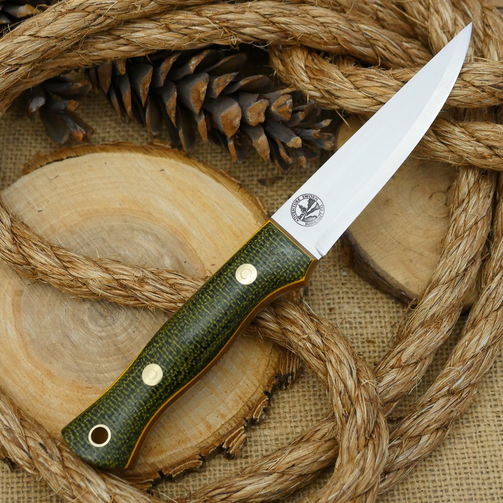 A Voyageur bushcraft knife with evergreen burlap handle scales and double liners